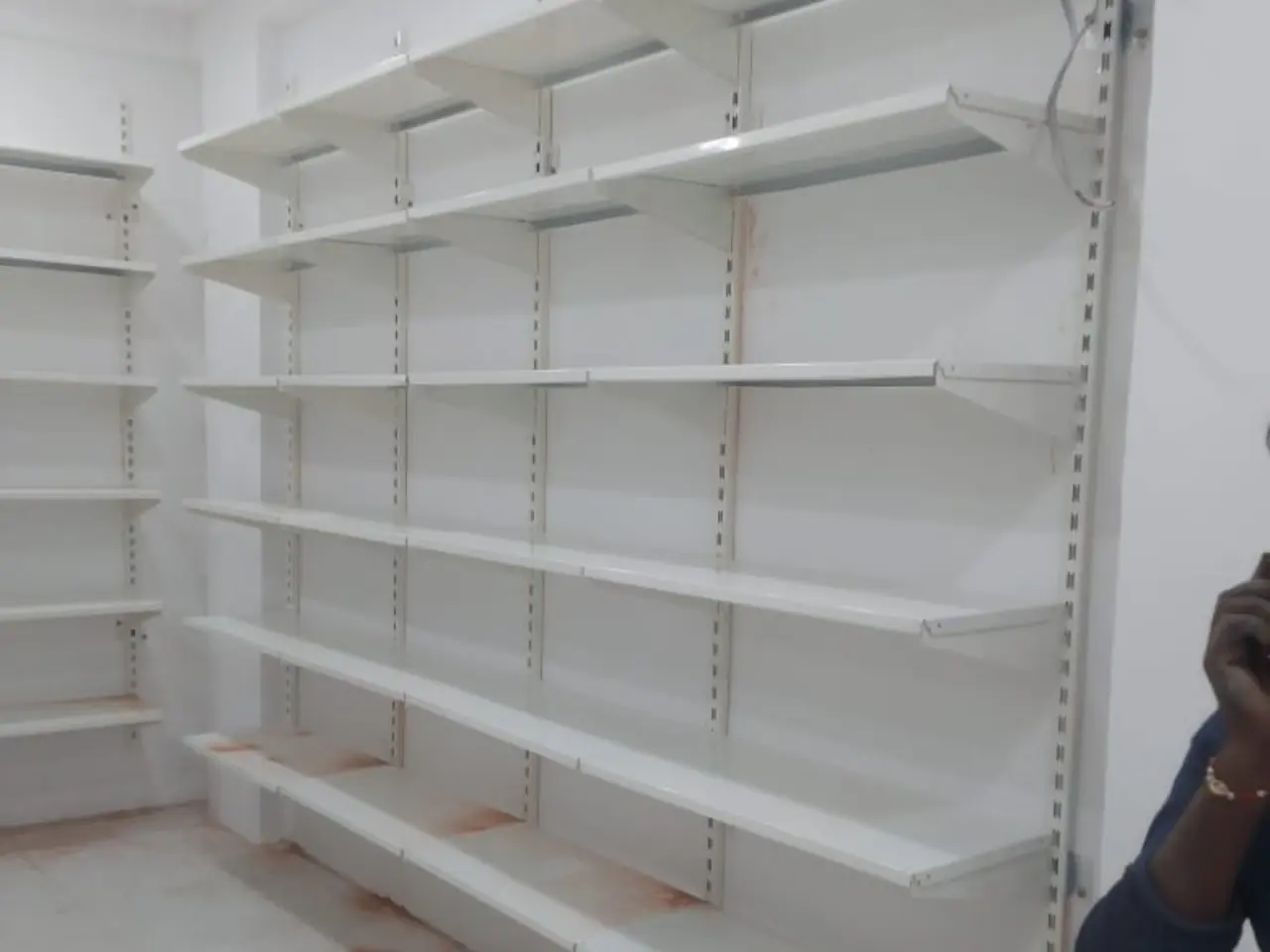 814697297_wall mount display racks Kanpur (1).webp